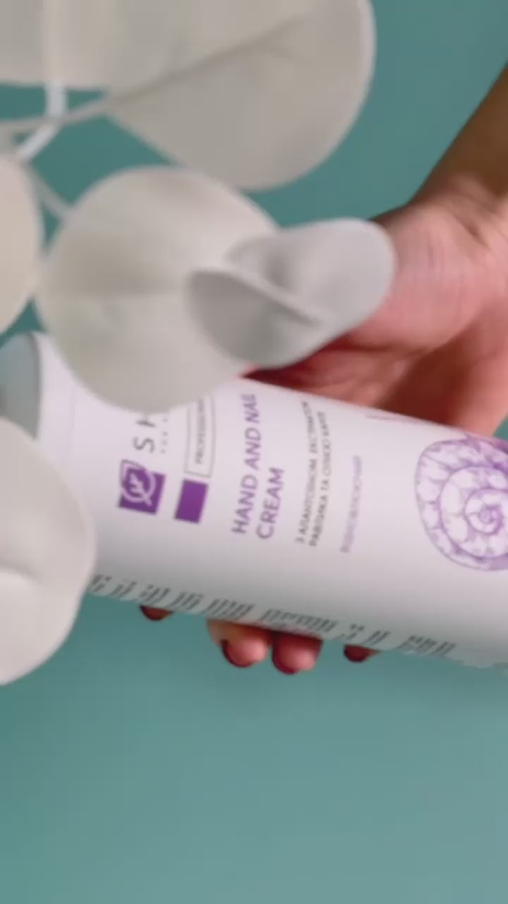 Hand and nail cream with allantoin, snail extract and shea oil - 500 ml